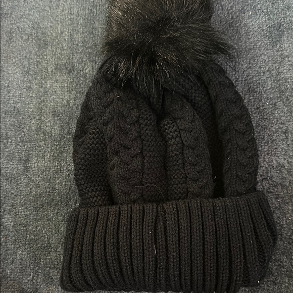 Rhinestone Beanie Set in Black and Red - Picture 6 of 8